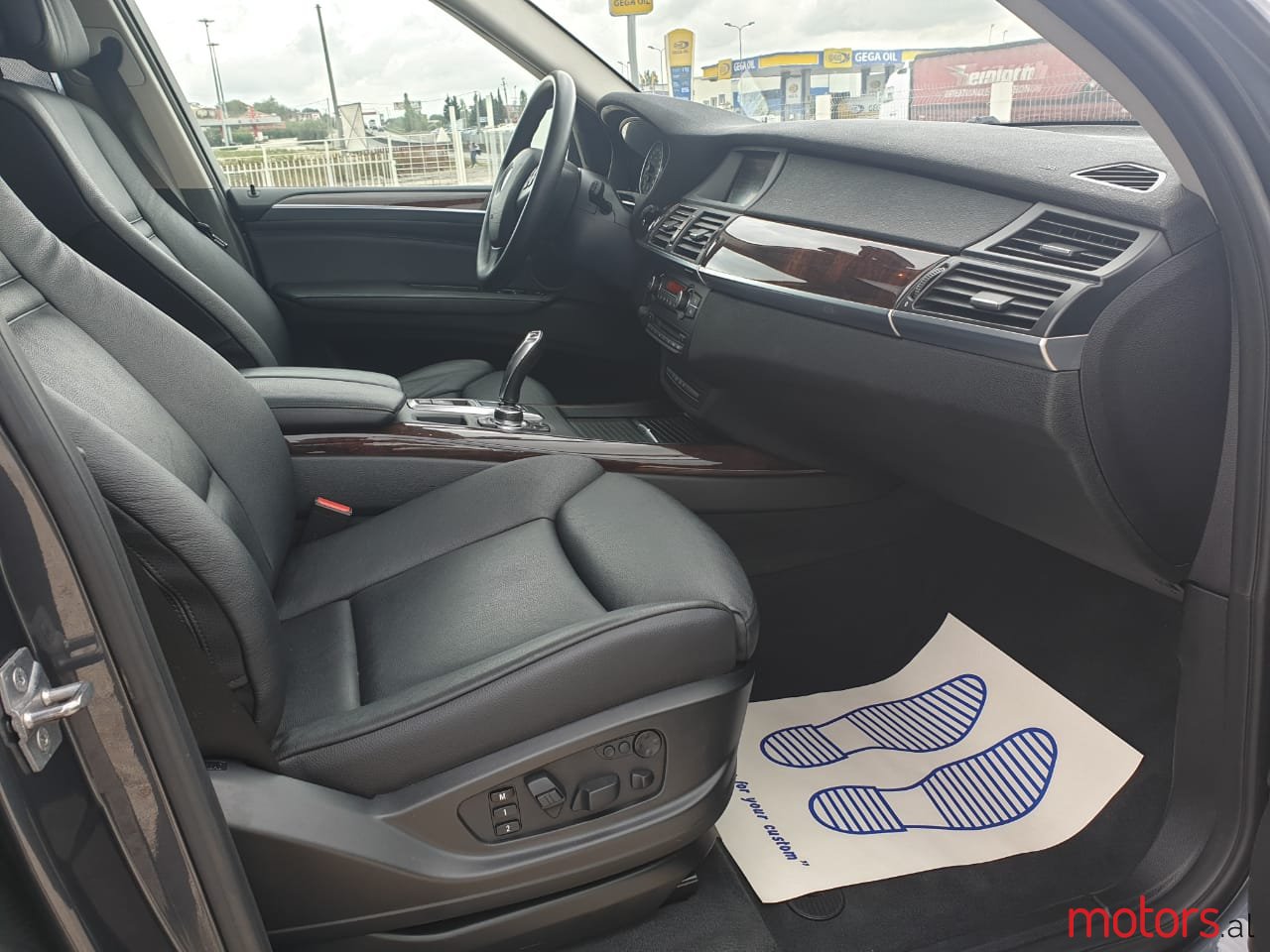 2010' BMW X5 photo #6