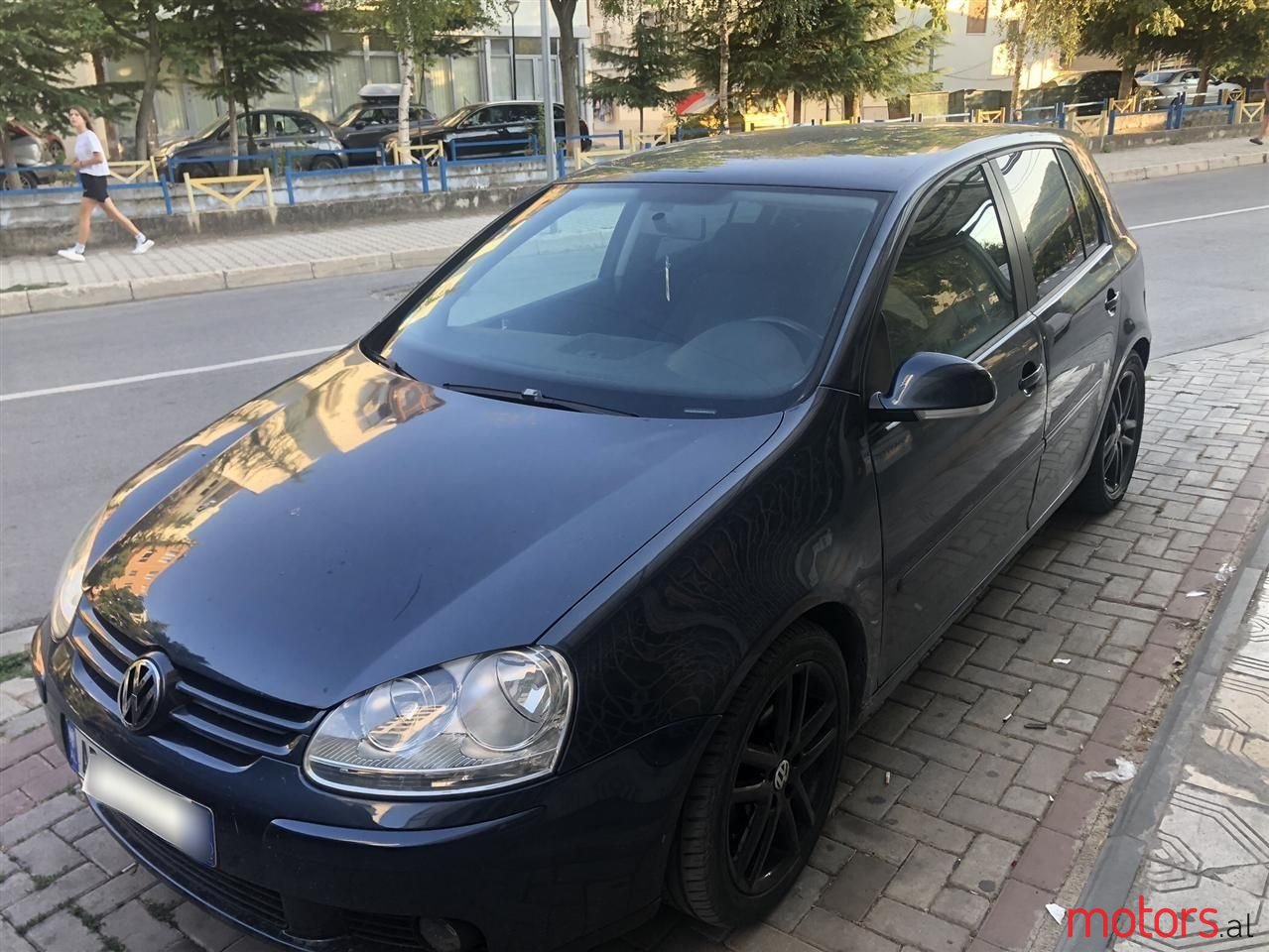 2005' Volkswagen Golf photo #2