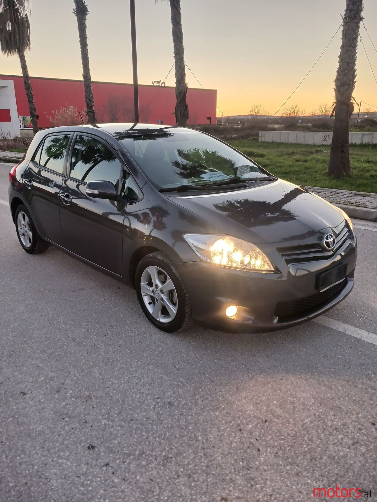 2010' Toyota Auris photo #3