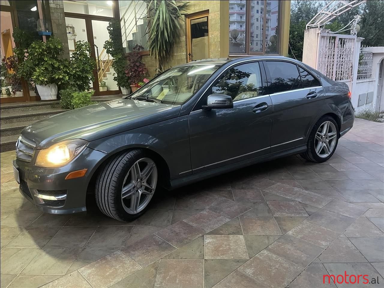 2012' Mercedes-Benz C 300 photo #5