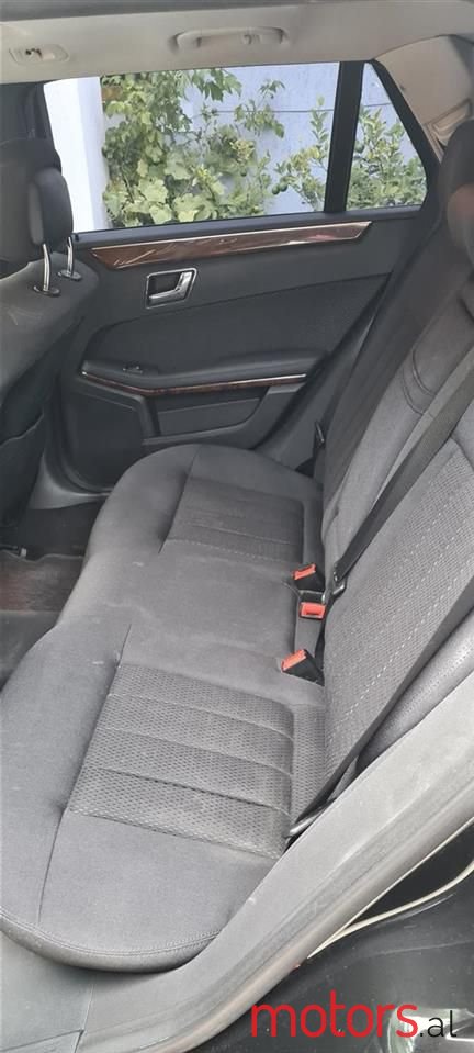 2010' Mercedes-Benz E 200 photo #3