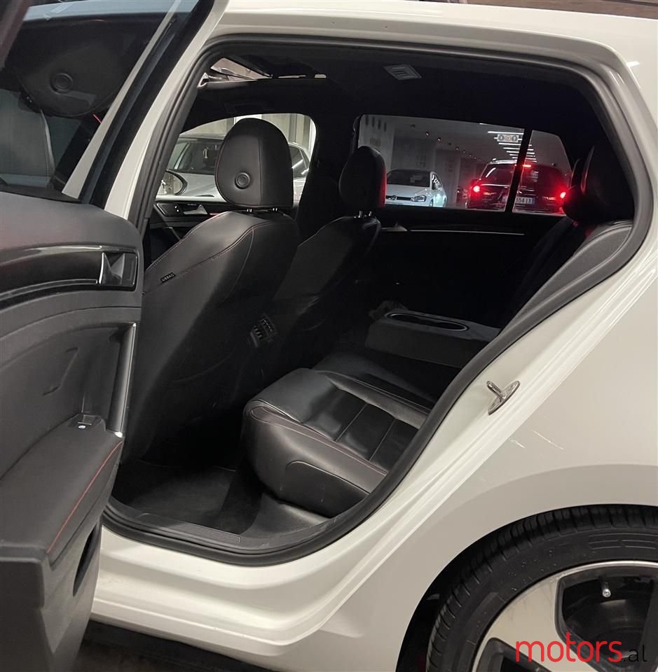 2015' Volkswagen Golf photo #3