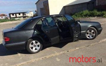 2001' Mercedes-Benz E-Class photo #3