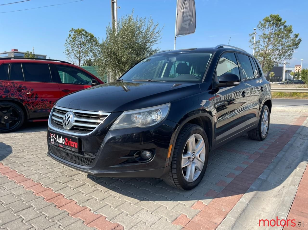 2011' Volkswagen Tiguan photo #3