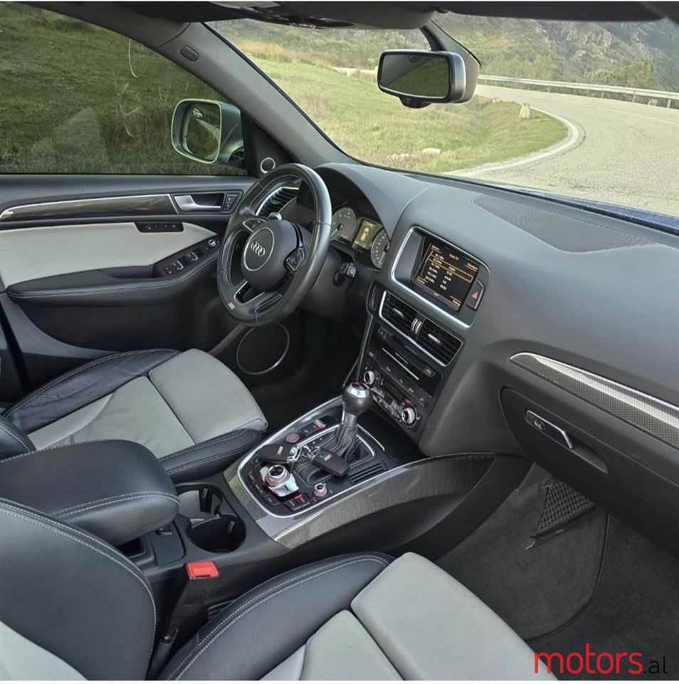 2016' Audi SQ5 photo #3