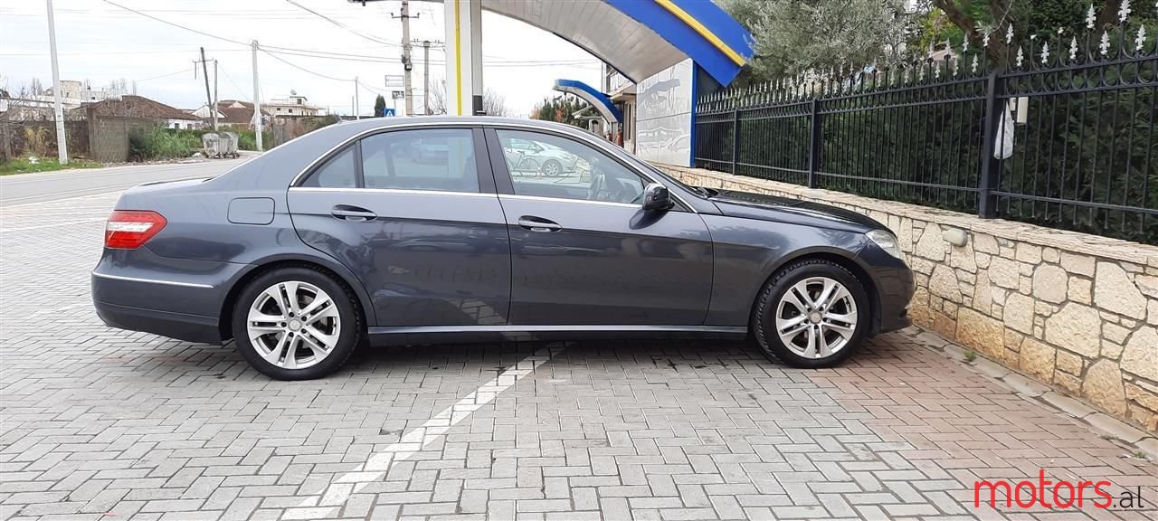 2009' Mercedes-Benz E 350 photo #2