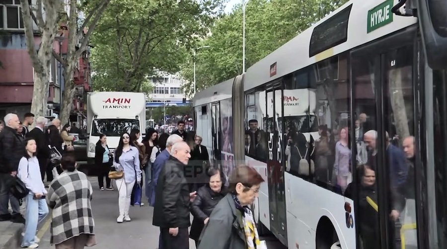Reduktimi me 40% i flotës së urbanëve në Tiranë