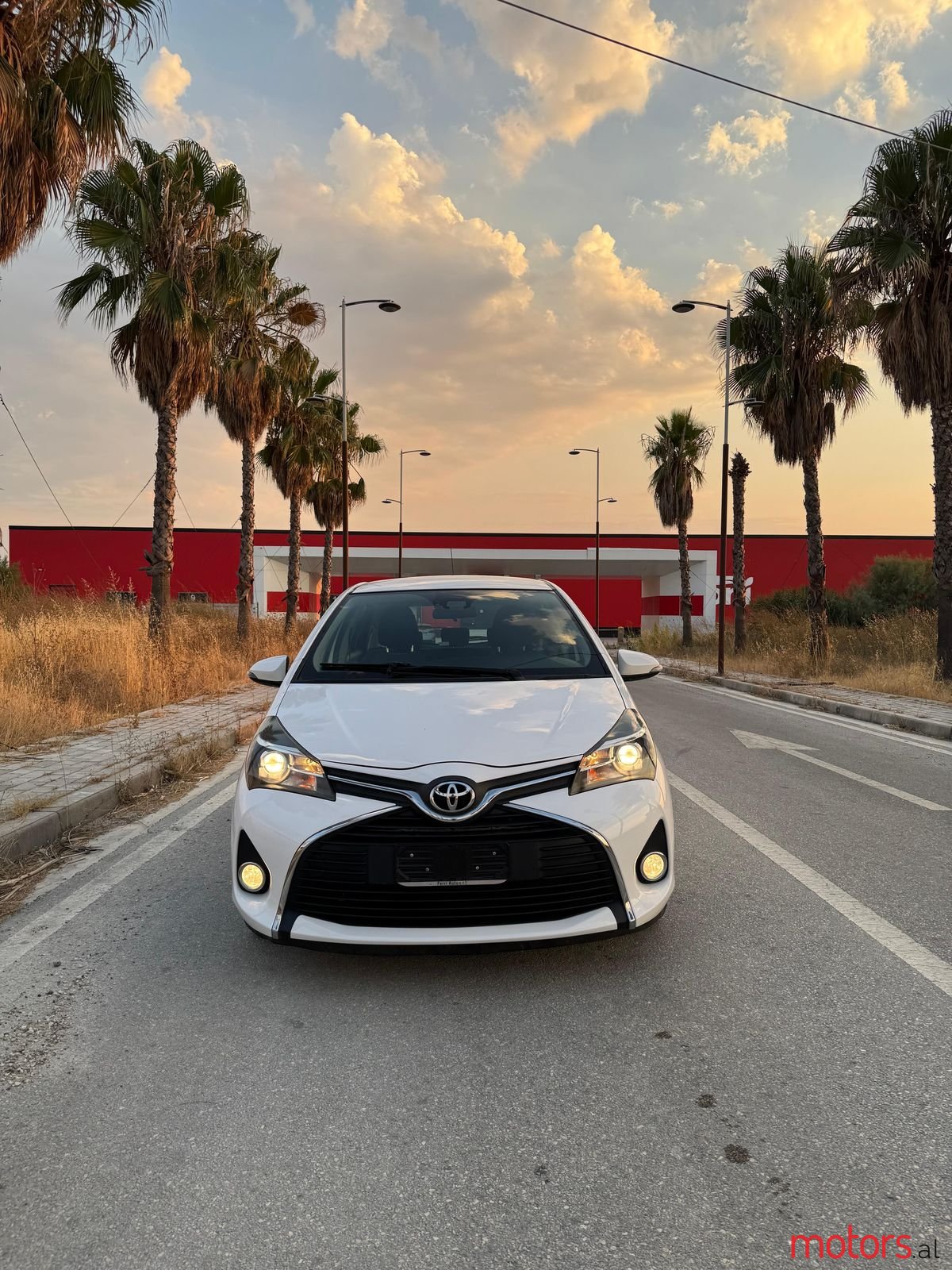 2015' Toyota Yaris photo #2