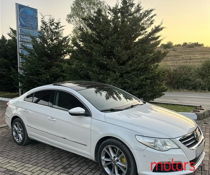 2011' Volkswagen Passat photo #1