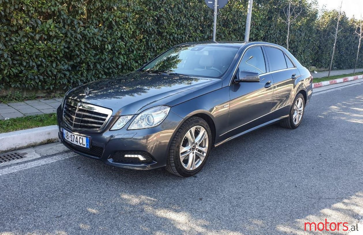2010' Mercedes-Benz E 220 photo #1