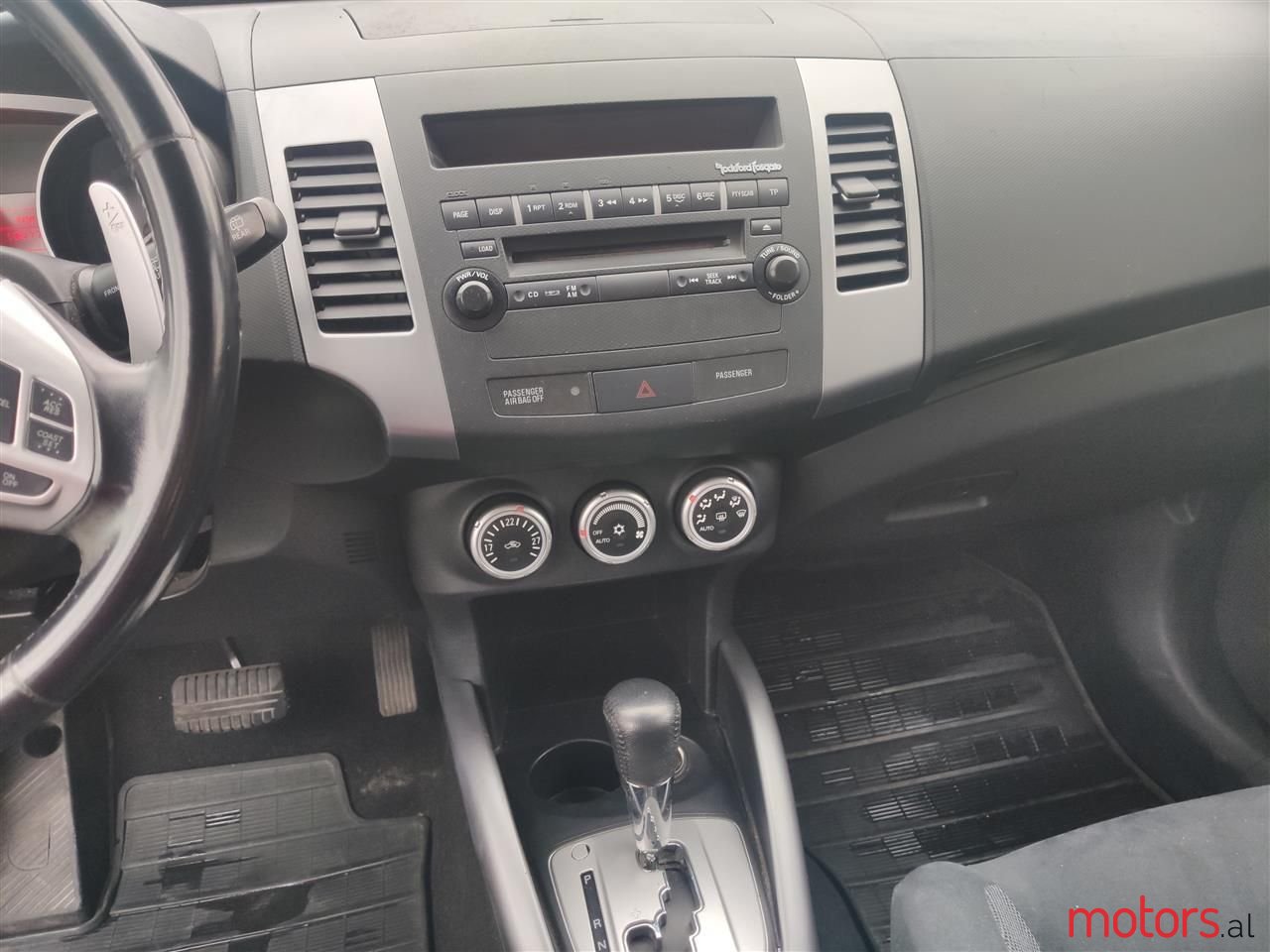 2010' Mitsubishi Outlander photo #4