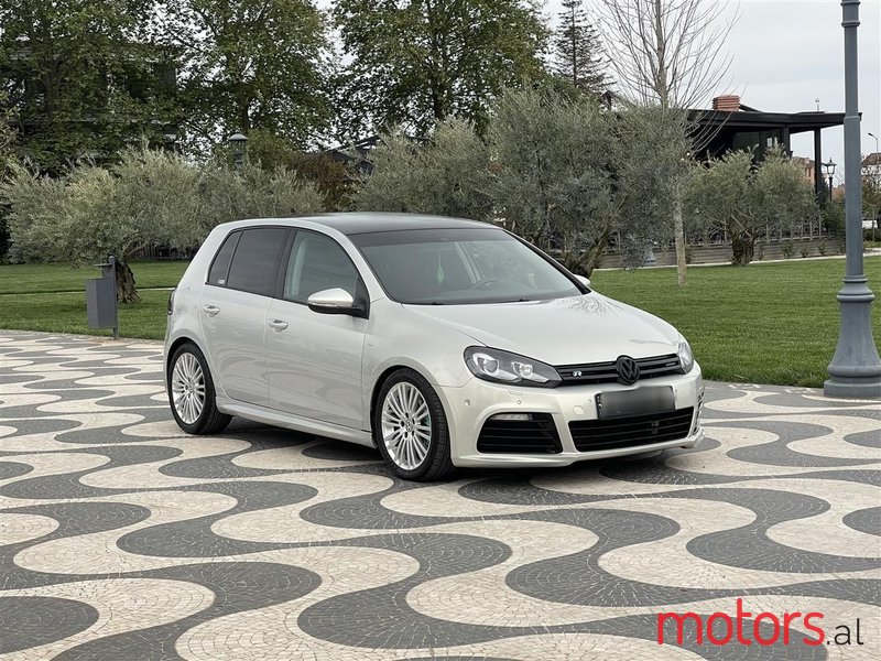 2010' Volkswagen Golf photo #2