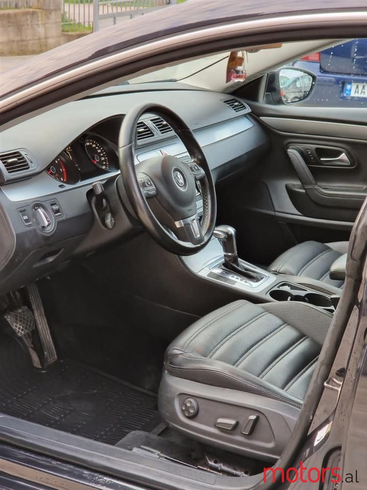 2010' Volkswagen Passat photo #3