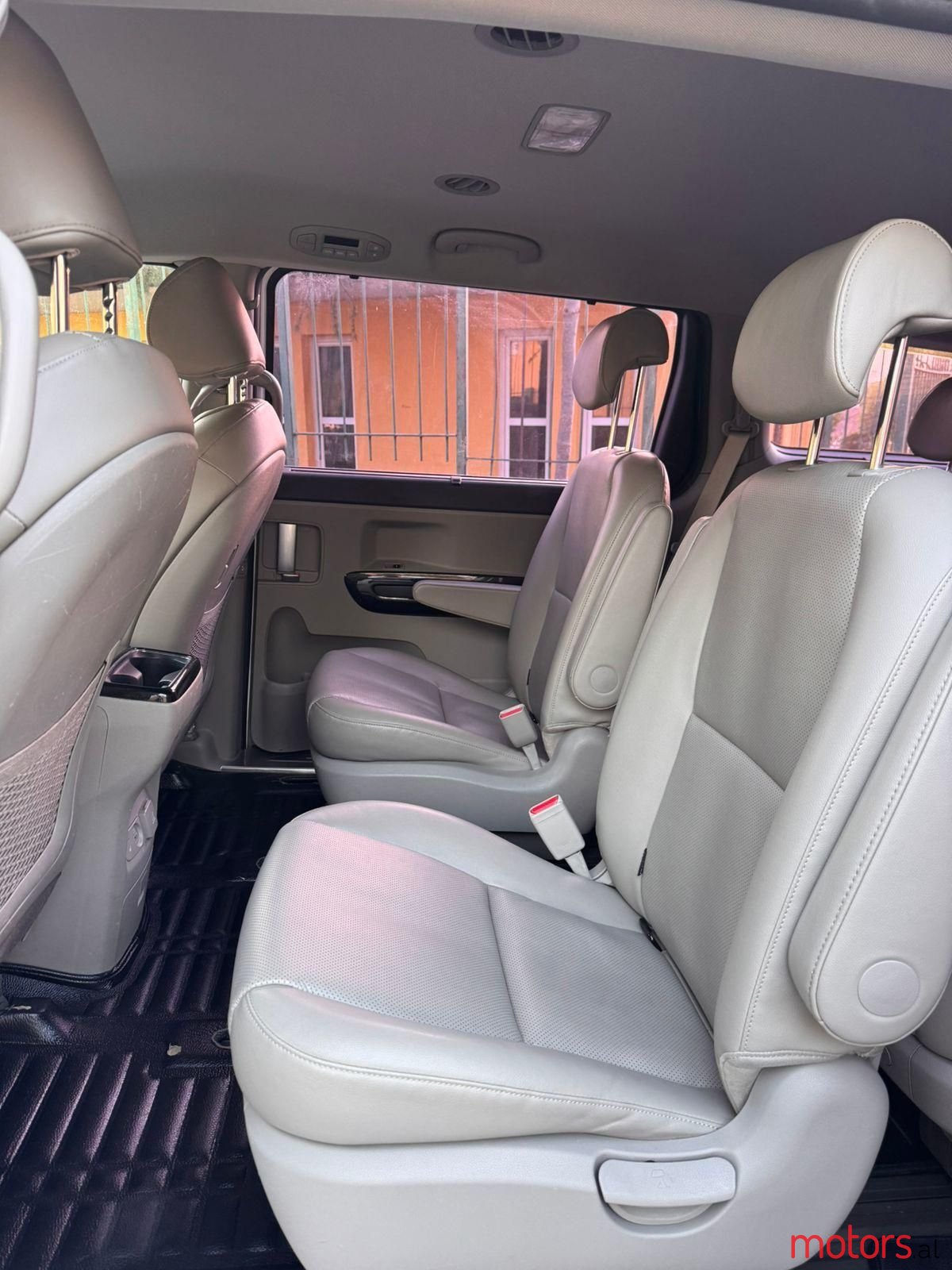 2015' Kia Carnival photo #6