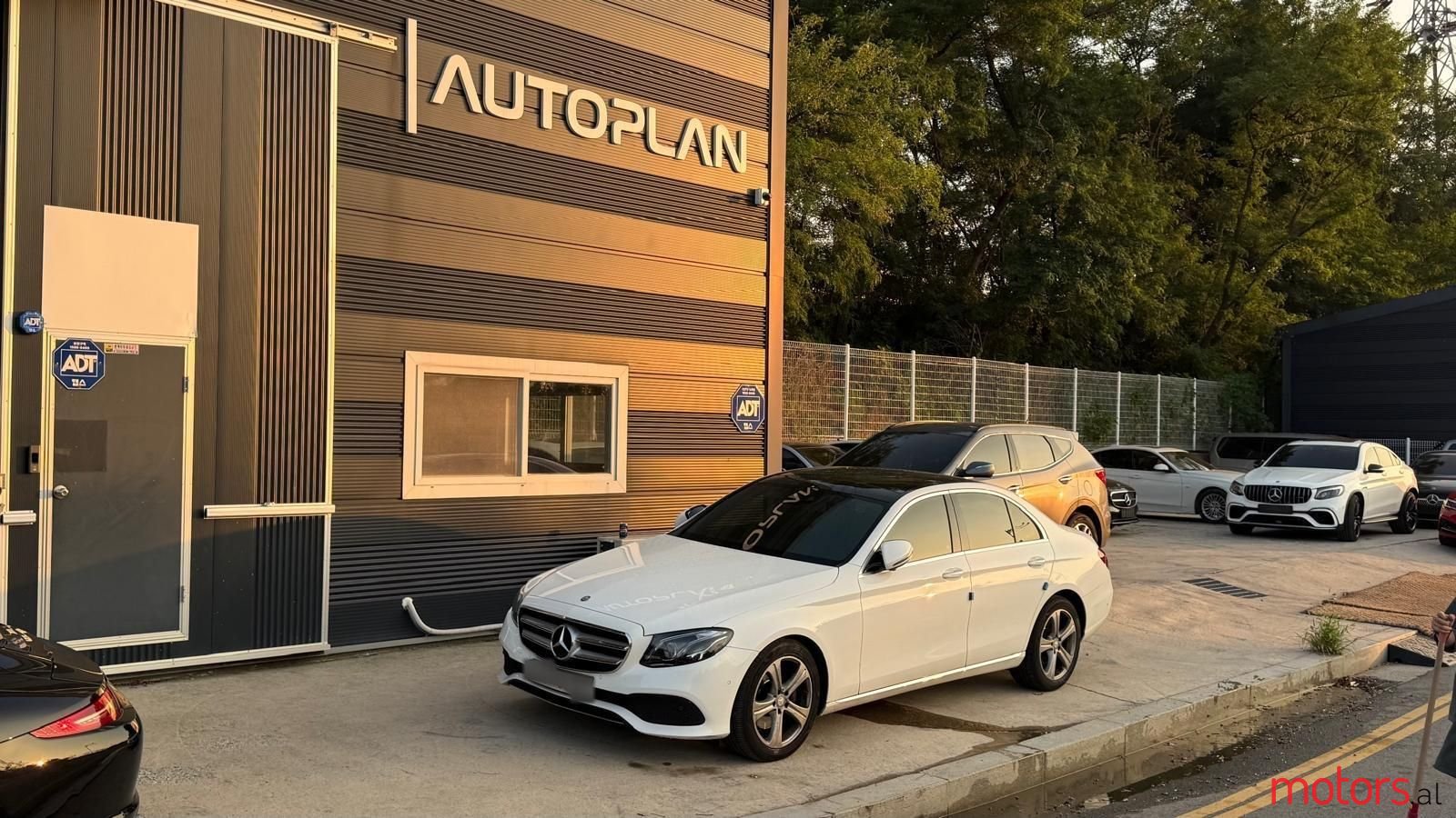 2017' Mercedes-Benz E 220 photo #1