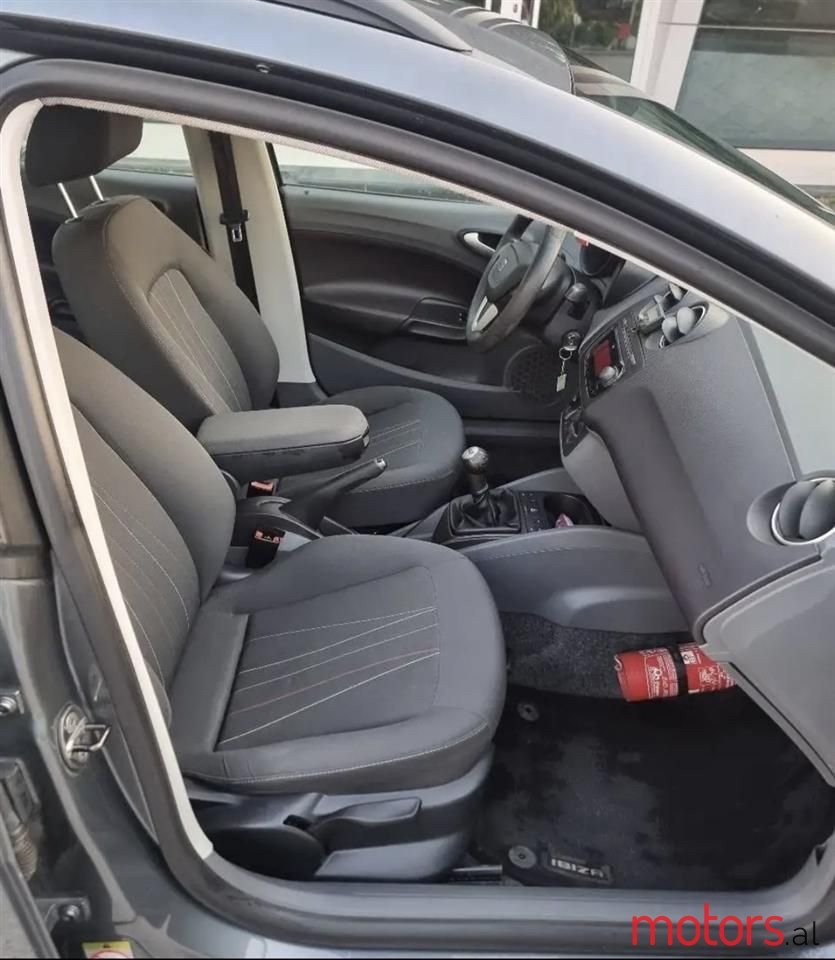 2012' SEAT Ibiza photo #2
