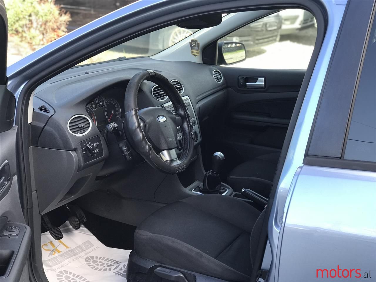 2004' Ford Focus photo #2