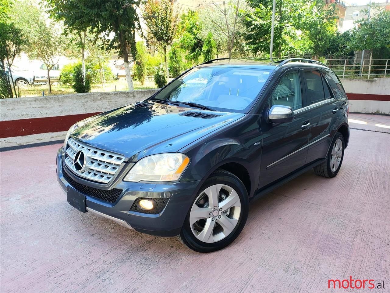 2011' Mercedes-Benz ML 350 photo #3