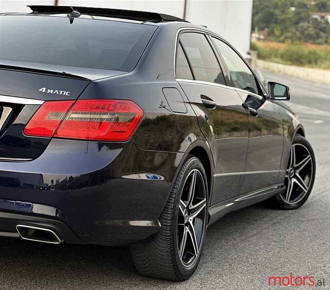 2011' Mercedes-Benz E 350 photo #3