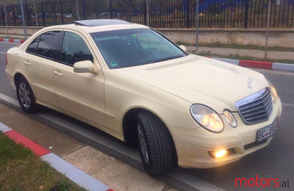 2009' Mercedes-Benz E 200 photo #1