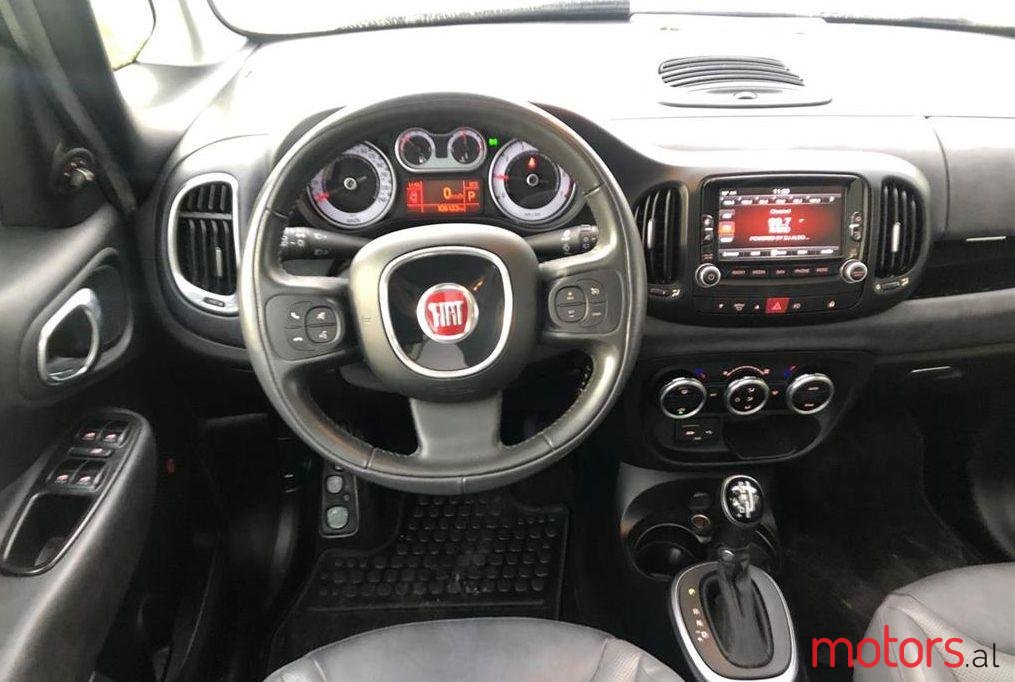2015' Fiat 500L photo #1