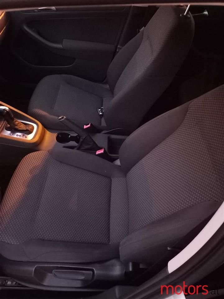 2011' Volkswagen Jetta photo #6