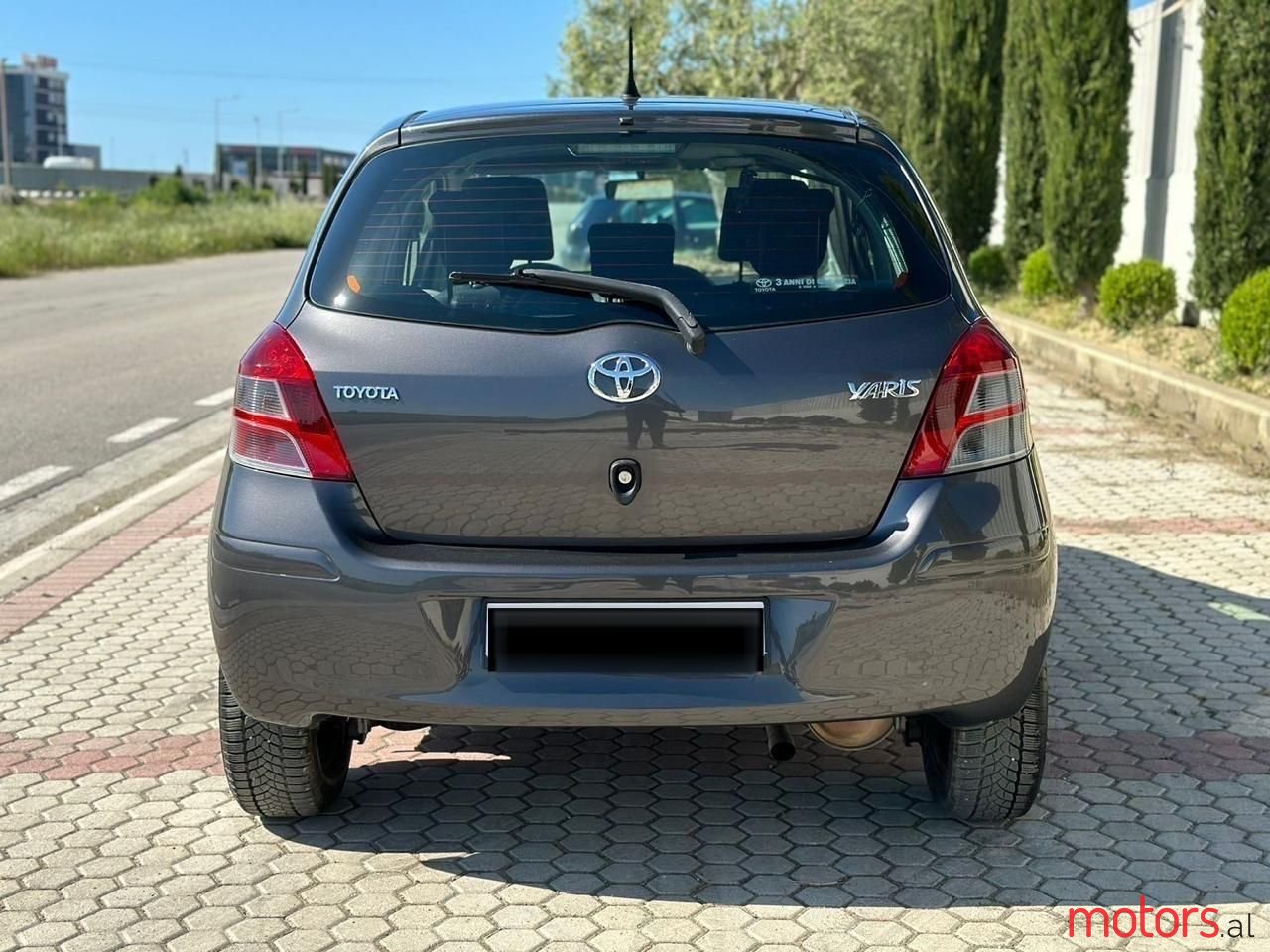 2011' Toyota Yaris photo #4