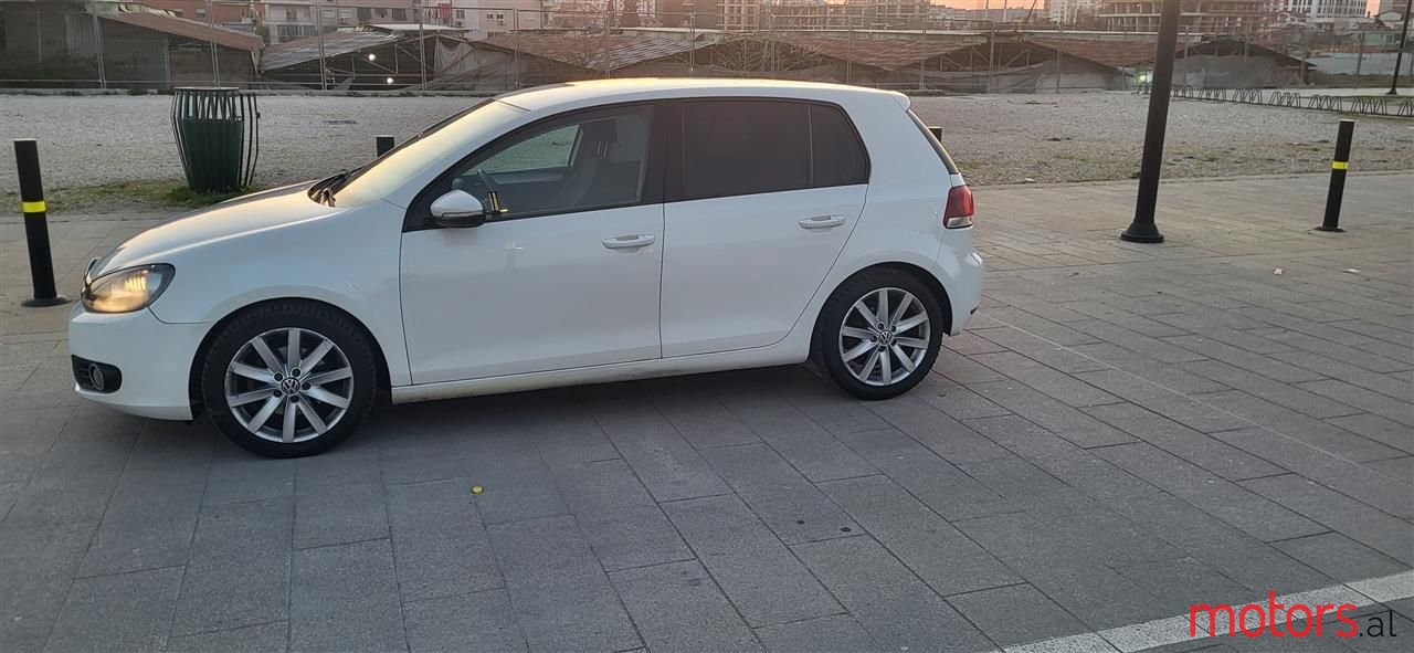 2009' Volkswagen Golf photo #4