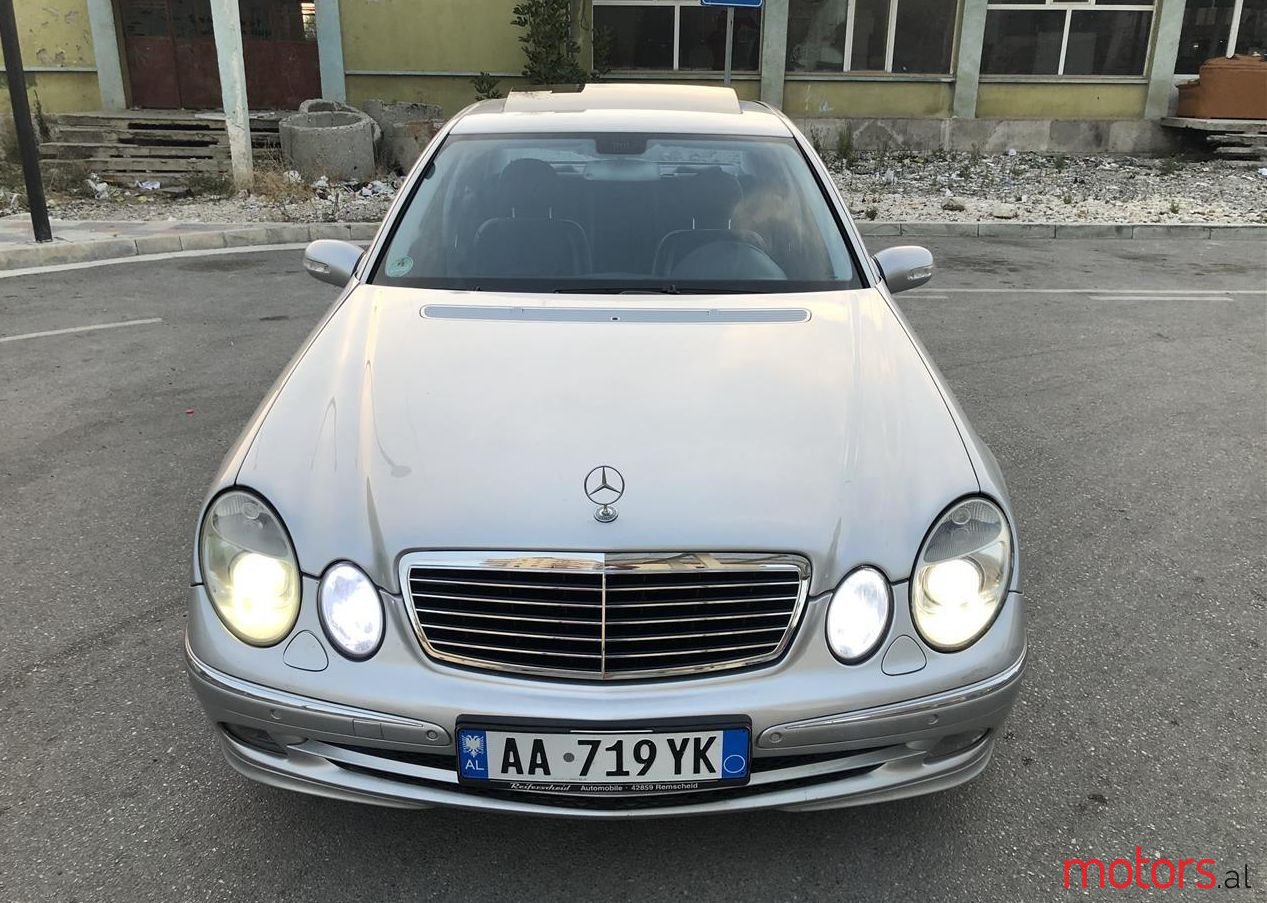 2004' Mercedes-Benz E 220 photo #4