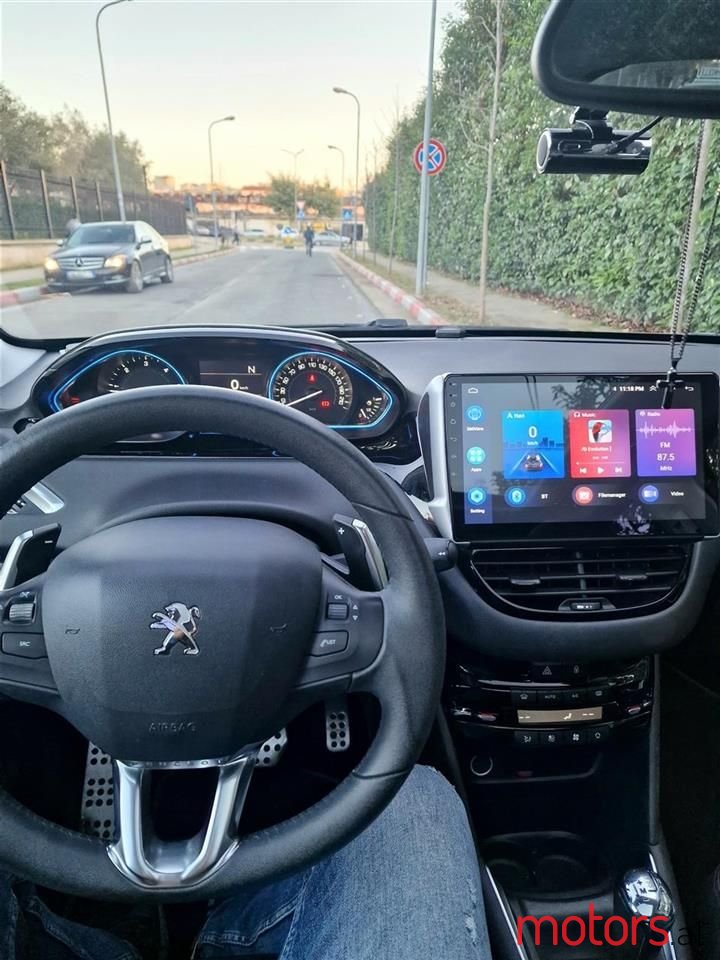 2014' Peugeot 208 photo #6