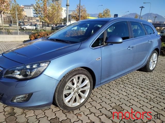 2011' Opel Astra photo #3