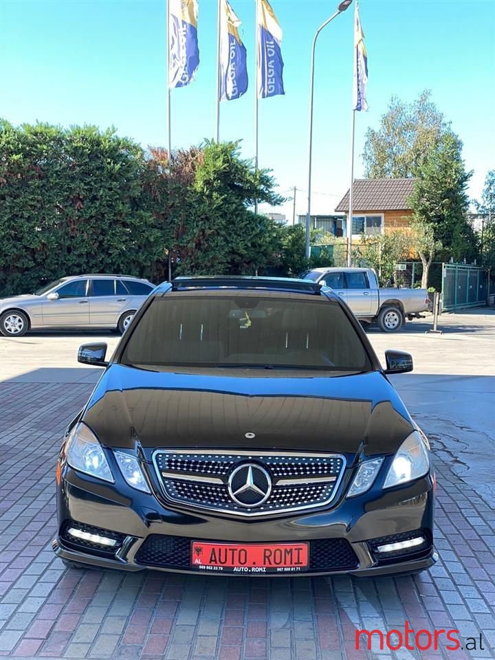 2011' Mercedes-Benz E 350 photo #3