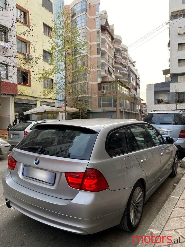 2010' BMW 320 photo #1