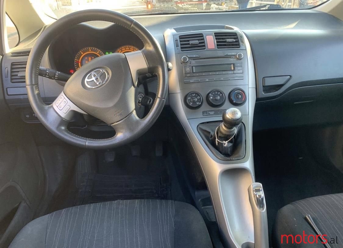 2007' Toyota Auris photo #6