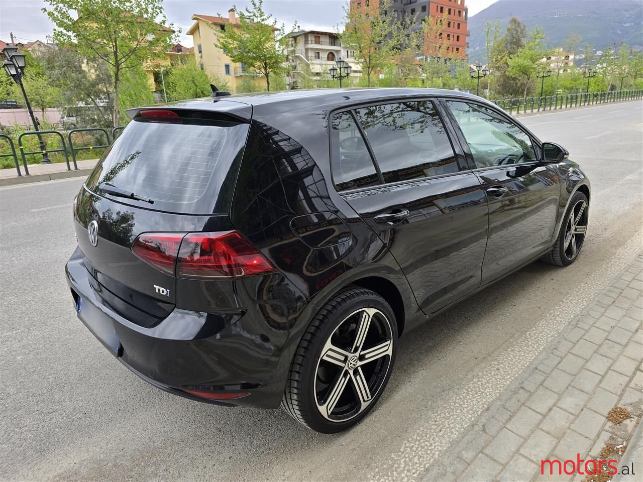 2015' Volkswagen Golf photo #1