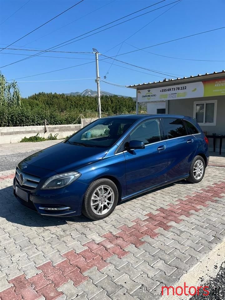 2012' Mercedes-Benz B 200 photo #3
