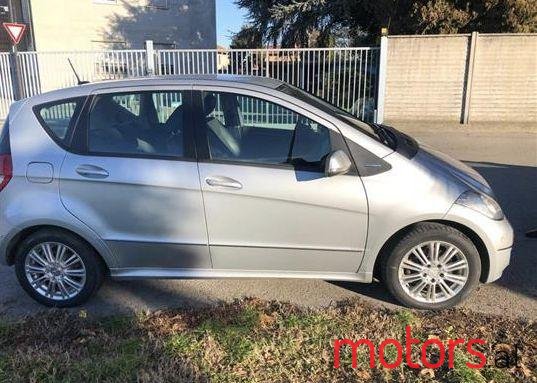 2011' Mercedes-Benz A 200 photo #1