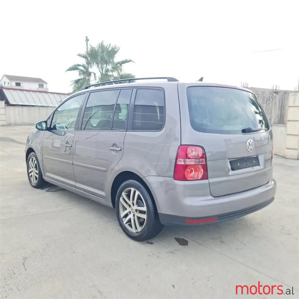 2010' Volkswagen Touran photo #1