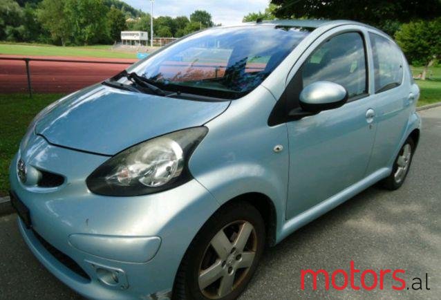 2006' Toyota Aygo photo #2