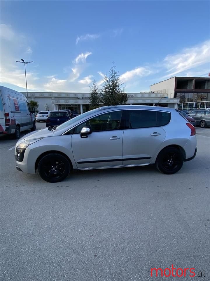 2011' Peugeot 3008 photo #1