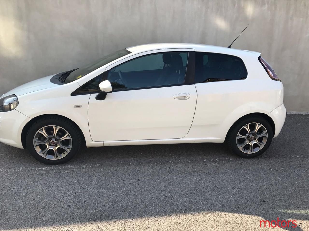 2010' Fiat Punto Evo photo #2