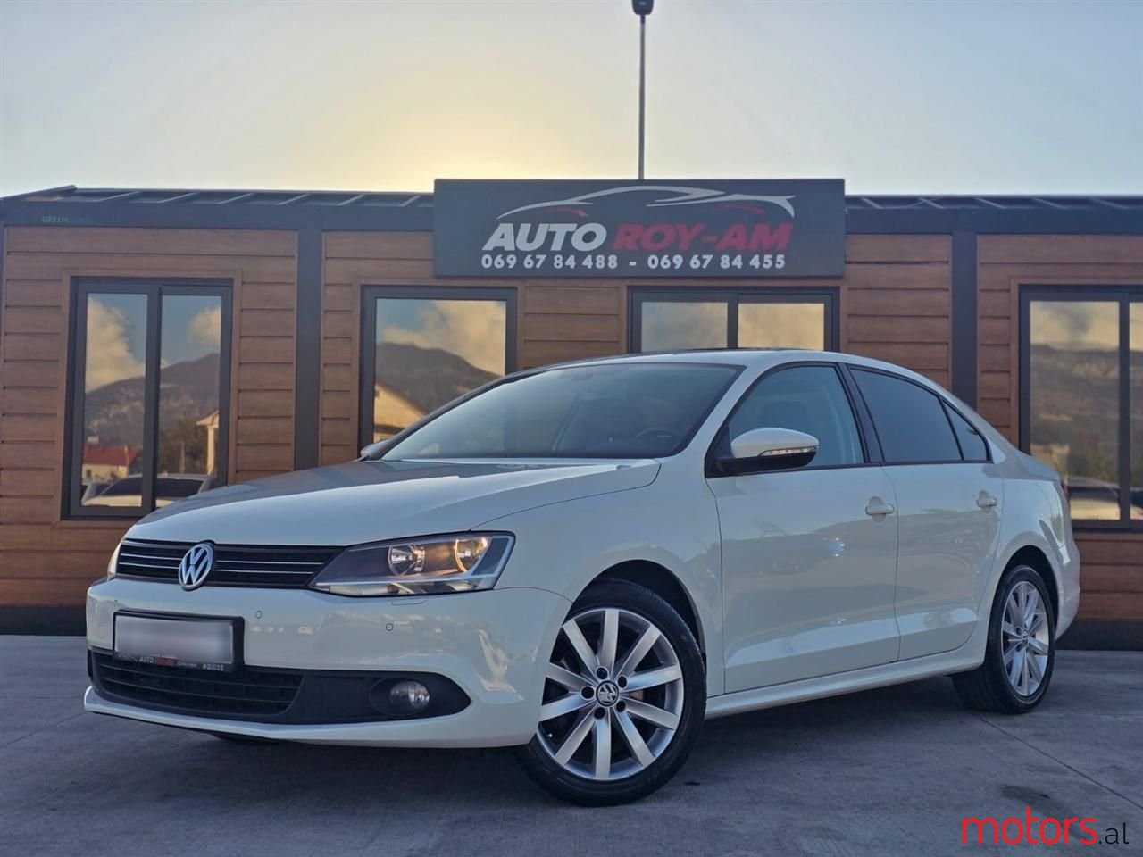 2012' Volkswagen Jetta photo #1