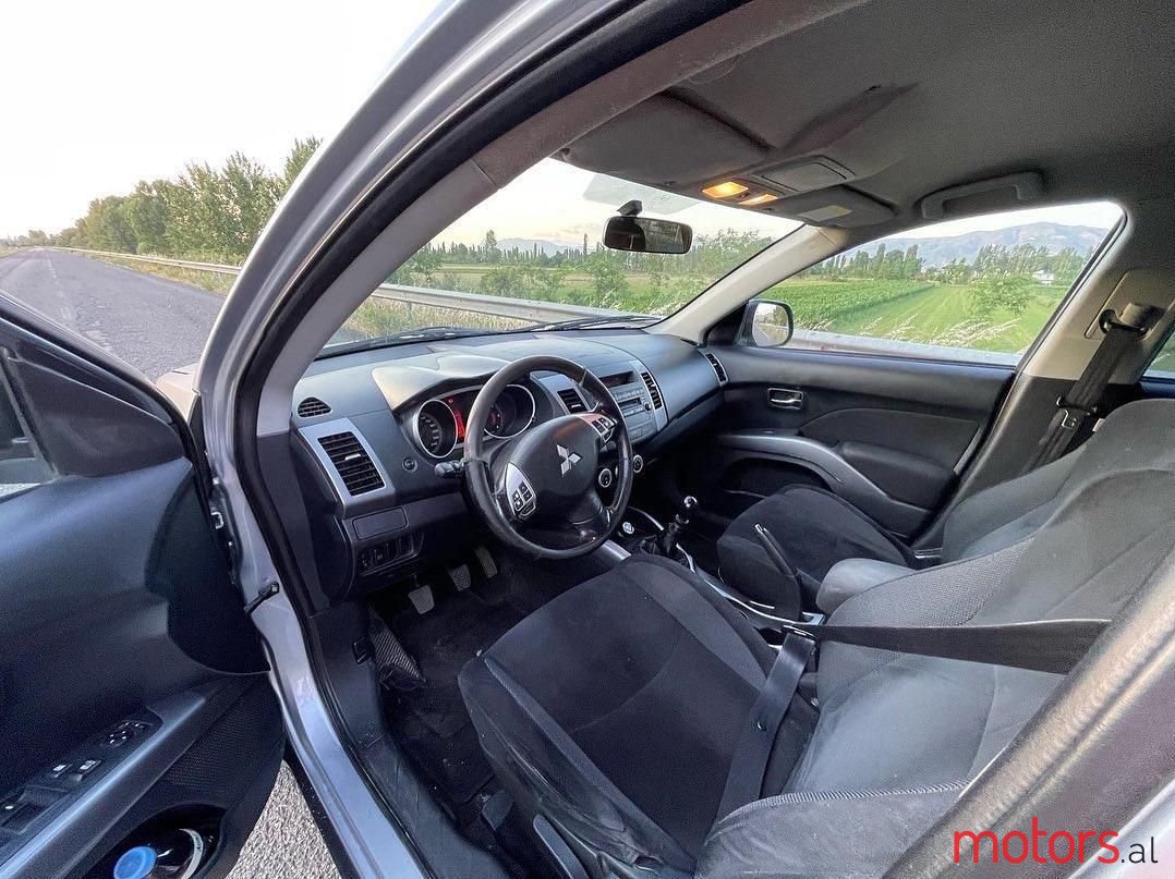 2007' Mitsubishi Outlander photo #3