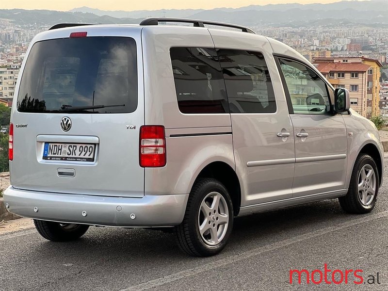 2011' Volkswagen Caddy photo #4