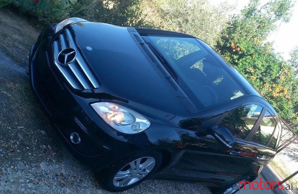 2011' Mercedes-Benz B 180 photo #1