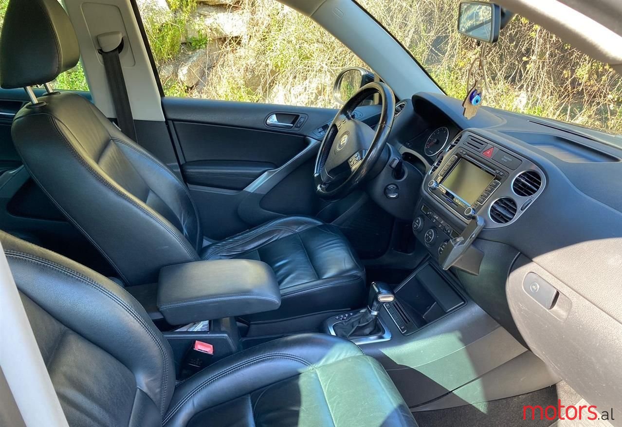 2010' Volkswagen Tiguan photo #6