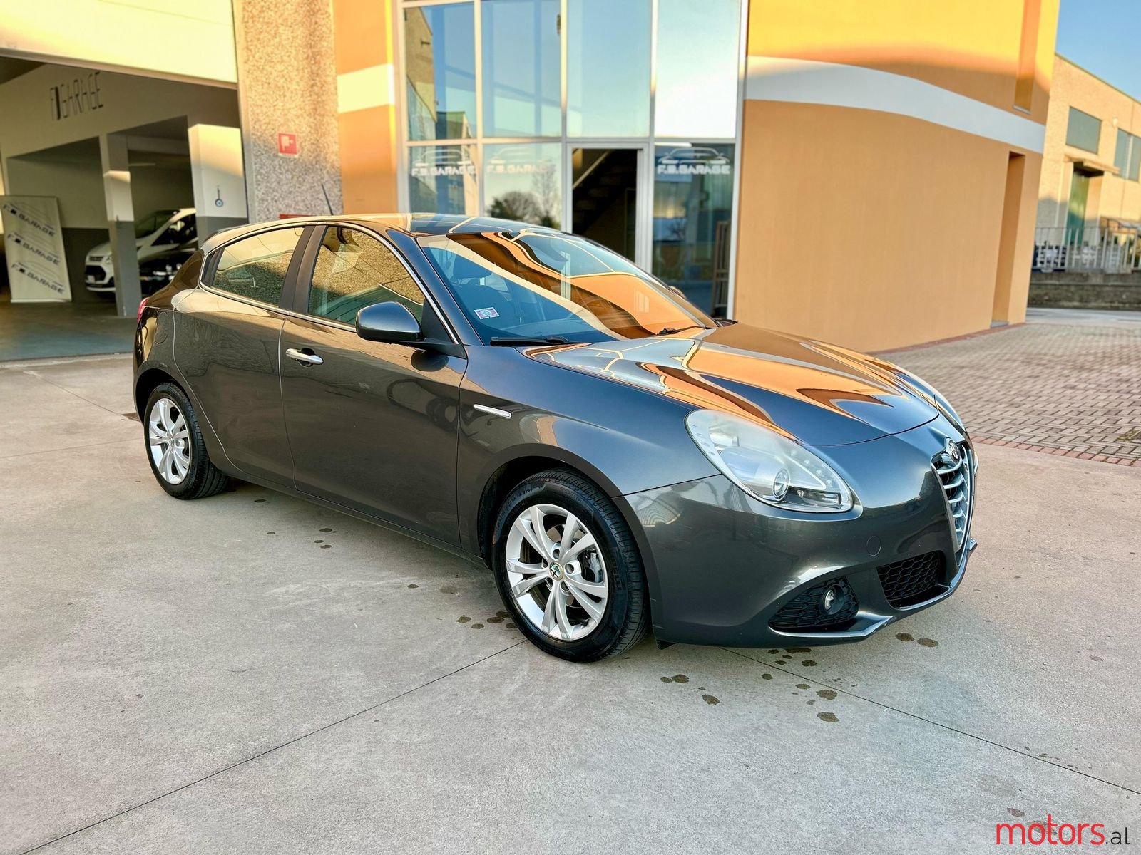 2013' Alfa Romeo Giulietta photo #1