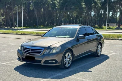2011' Mercedes-Benz E 350