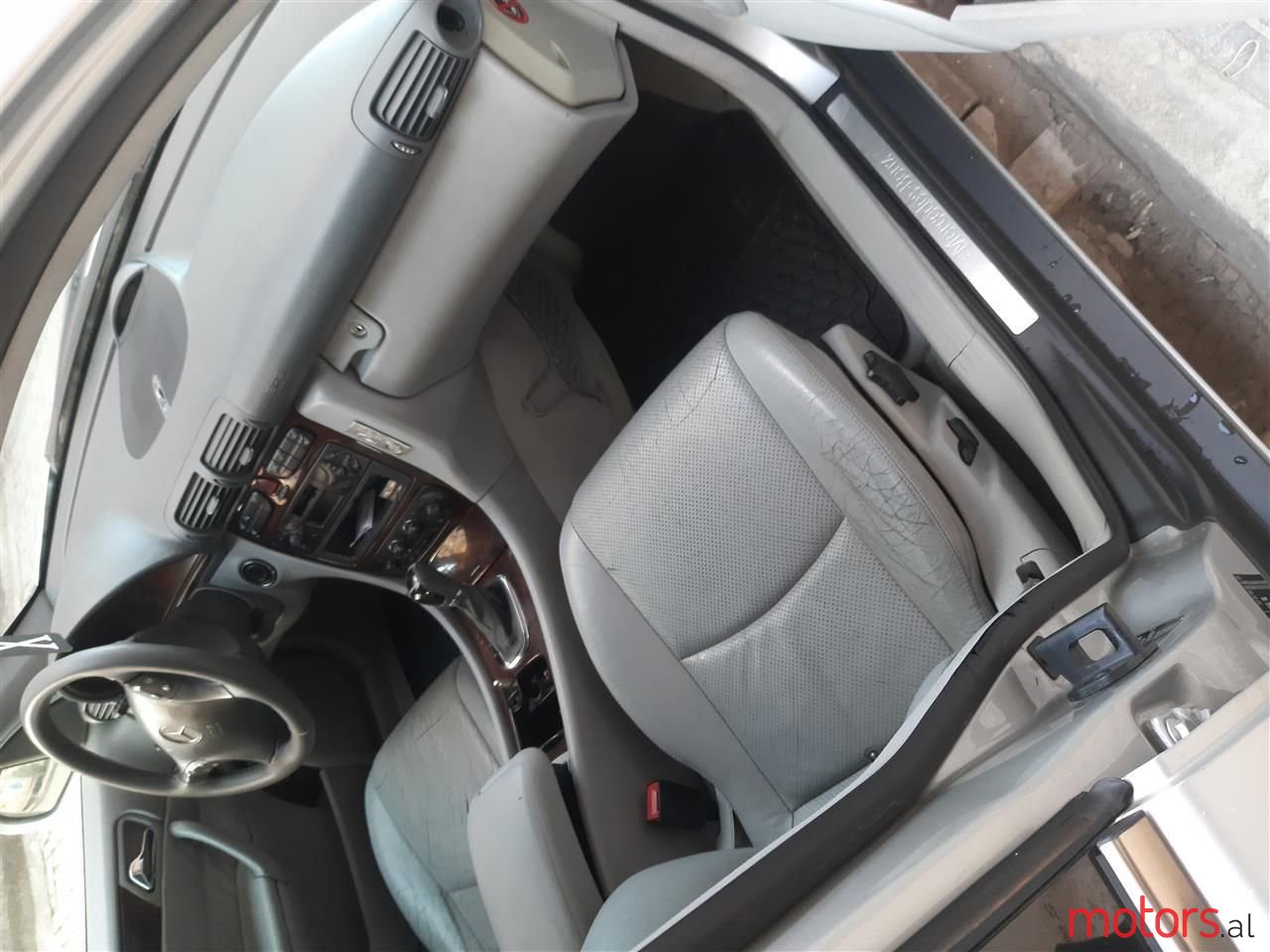 2001' Mercedes-Benz 220 photo #4