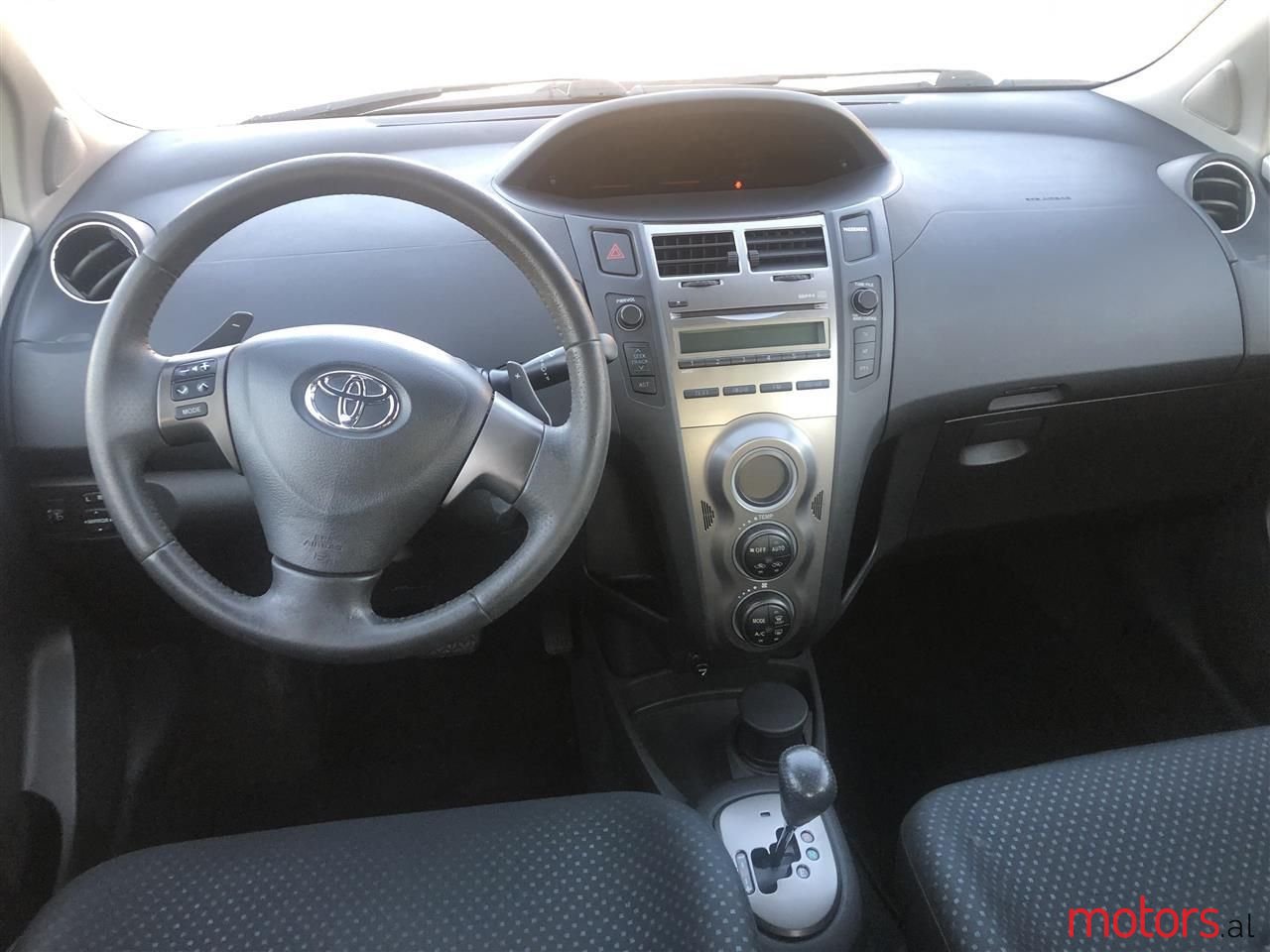 2010' Toyota Yaris photo #4